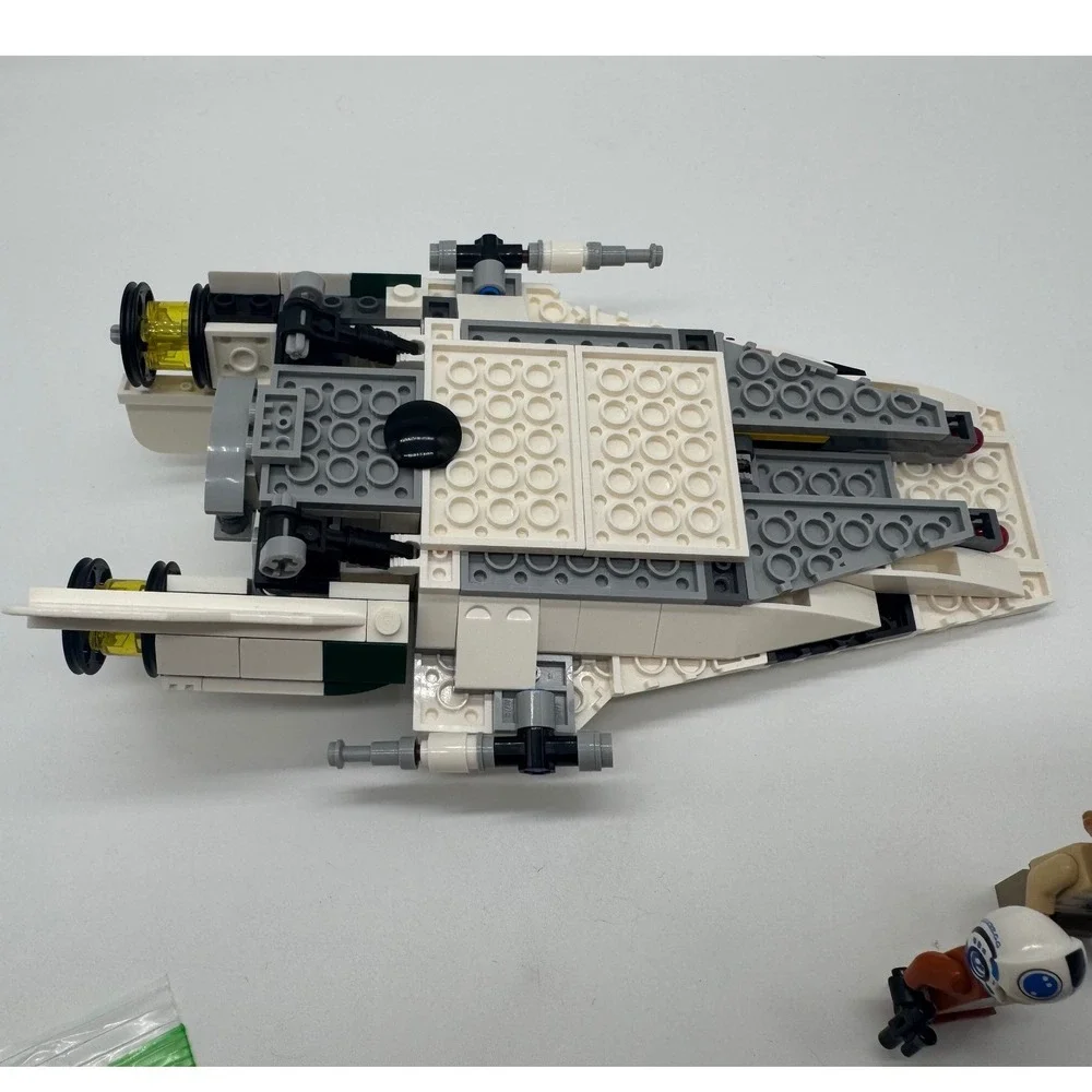 LEGO Star Wars Resistance A-Wing Starfighter 75248 Snap Wexley Lieutenant Connix